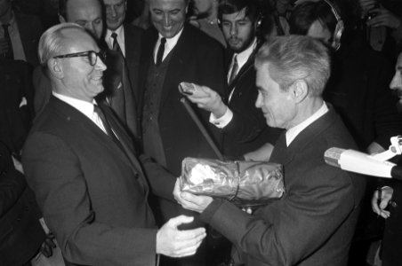 Receptie Joris Ivens ivm zijn jongste verjaardag in de Brakke Grond Russische, Bestanddeelnr 921-9272