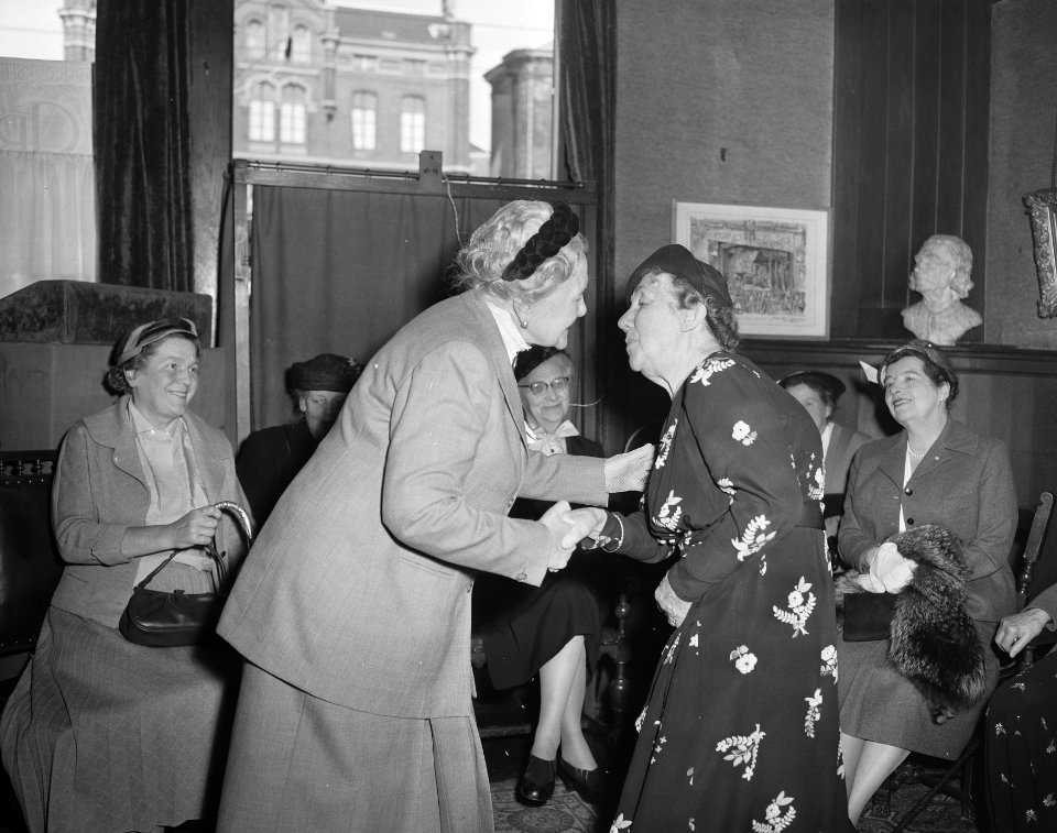 Receptie t.g.v. de 80ste verjaardag van de schilderes Coba Ritsema in Arti en Am, Bestanddeelnr 907-8497