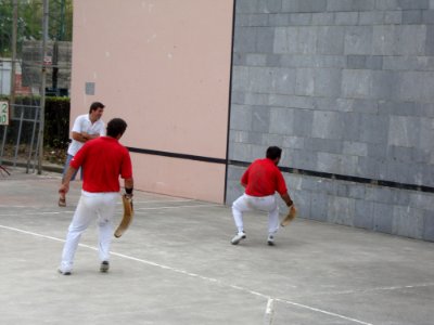 Rebot, série renvoie de la pelote après rebond sur le mur 3