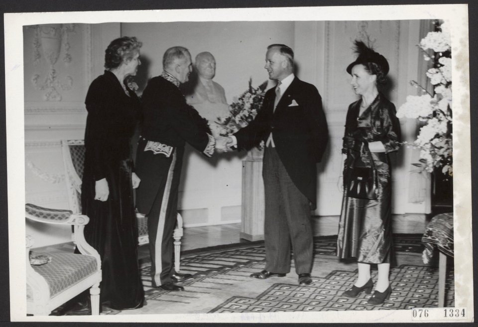 Recepties, jaarwisselingen, commissarissen der koningin, burgemeesters, Ailly Mw, Bestanddeelnr 076-1334
