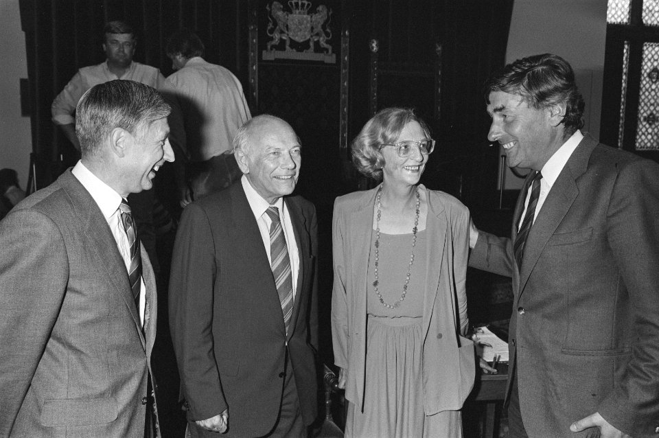 Receptie t.g.v. 65e verjaardag van J. den Uyl in Ridderzaal Den Haag Van Agt ,, Bestanddeelnr 933-0579