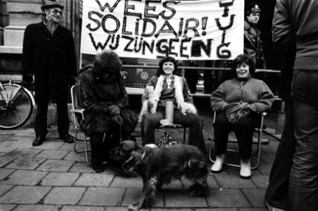 Rechtszaak Rotterdamse havenslepers van Smit, demonstratie door slepersvrouwen vo, Bestanddeelnr 930-6446