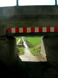 Rebdorf Steghäuser -Bahnunterführung mit Hochwassersteg
