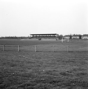 Recreatieterreinen, vliegvelden e.d., sportvelden, tribunes, Bestanddeelnr 163-0925