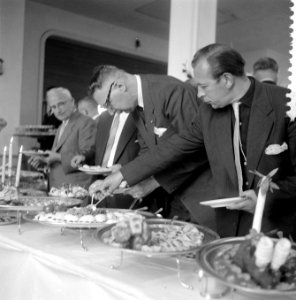 Receptie tgv de opening van de nieuwe fabriek, Bestanddeelnr 908-7865