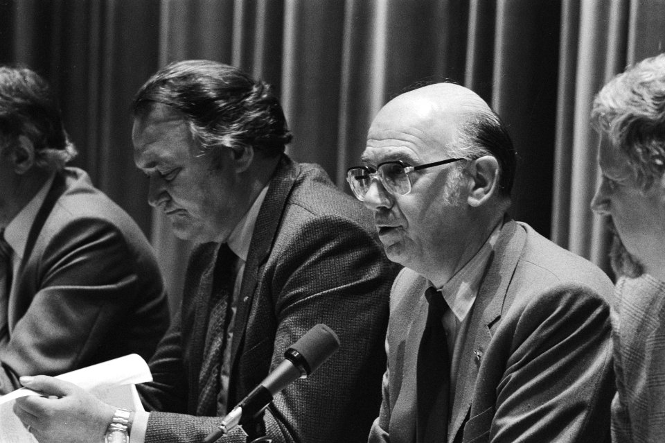 Rechts Wim Spit met links naast hem Herman Bode, Bestanddeelnr 931-7095