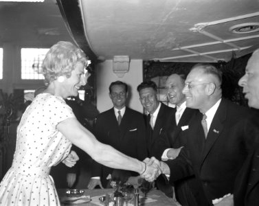Receptie ter gelegenheid van 60-jarig bestaan KNAU Ad Paulen en Fanny Blankers-, Bestanddeelnr 912-5272