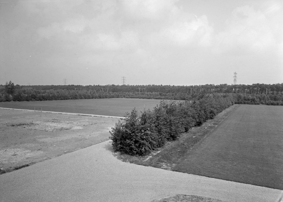 Recreatieterreinen, vliegvelden e.d., sportveldencomplex, kleedkamers, kantine, , Bestanddeelnr 163-0537