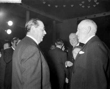 Receptie t.g.v. het 40-jarig bestaan van Polygoon in Esplanade te Utrecht, v.l.n, Bestanddeelnr 911-1261