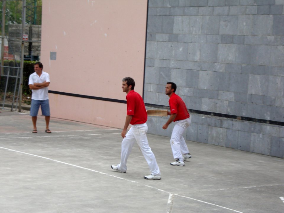 Rebot (Pelota), série renvoie de la pelote après rebond sur le mur 1