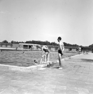 Recreatieterreinen, vliegvelden e.d., zwembaden, ouwehand, Bestanddeelnr 163-0668