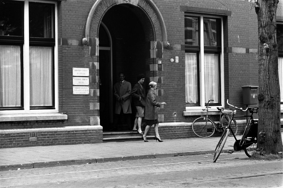 Rechtszaak Nederlands Ballet Leden van het ballet verlaten Haagse rechtbank, Bestanddeelnr 912-5929