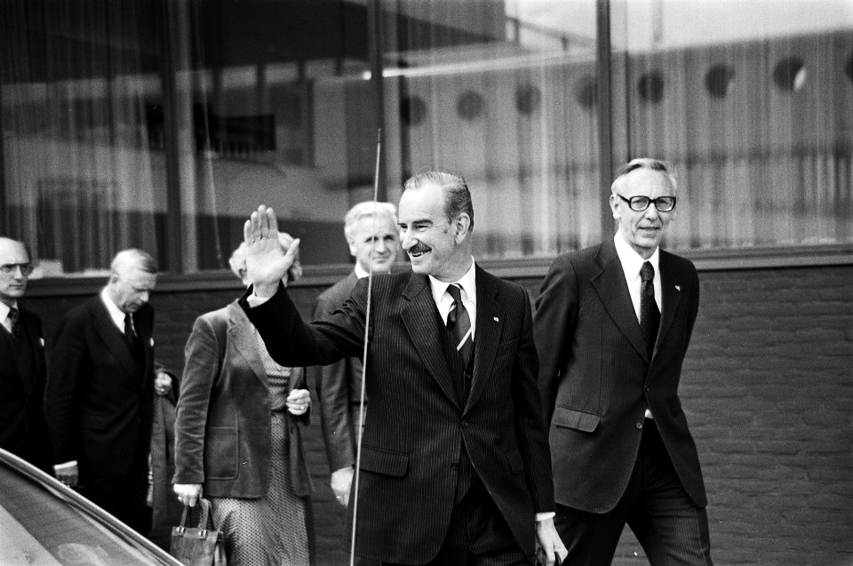 Rechts Max van der Stoel, Bestanddeelnr 930-2860