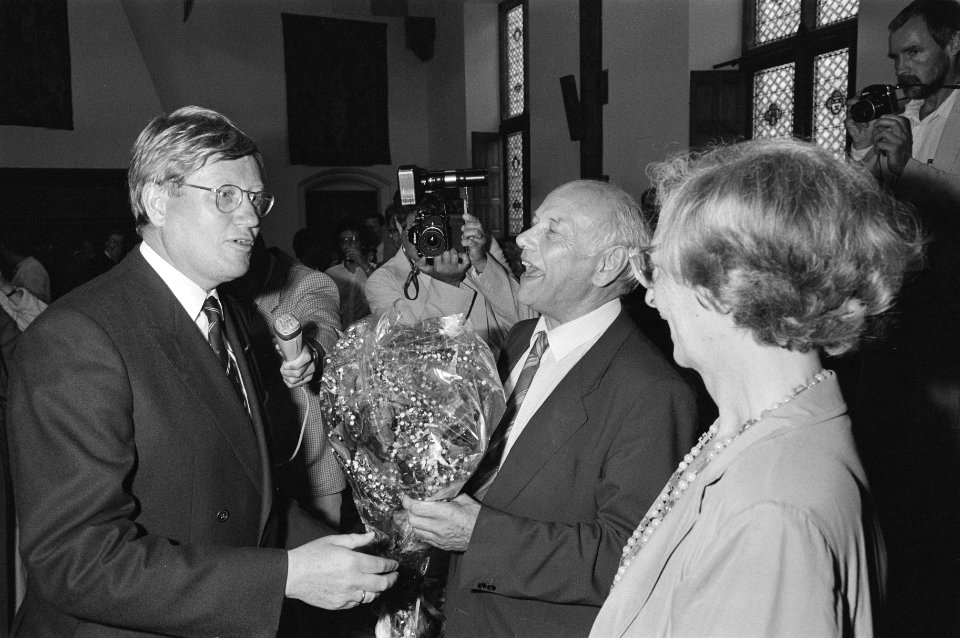 Receptie t.g.v. 65e verjaardag van J. den Uyl (oppositieleider) in Ridderzaal De, Bestanddeelnr 933-0582