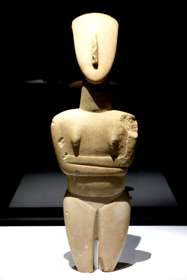 Reclining Female Figure, Greece (Early Cycladic II), 2500-2400 BC, island marble - Cincinnati Art Museum - DSC03020