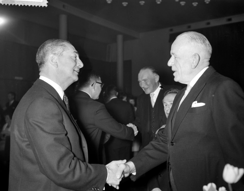 Receptie t.g.v. het 40-jarig bestaan van Polygoon in Esplanade te Utrecht, Bestanddeelnr 911-1257