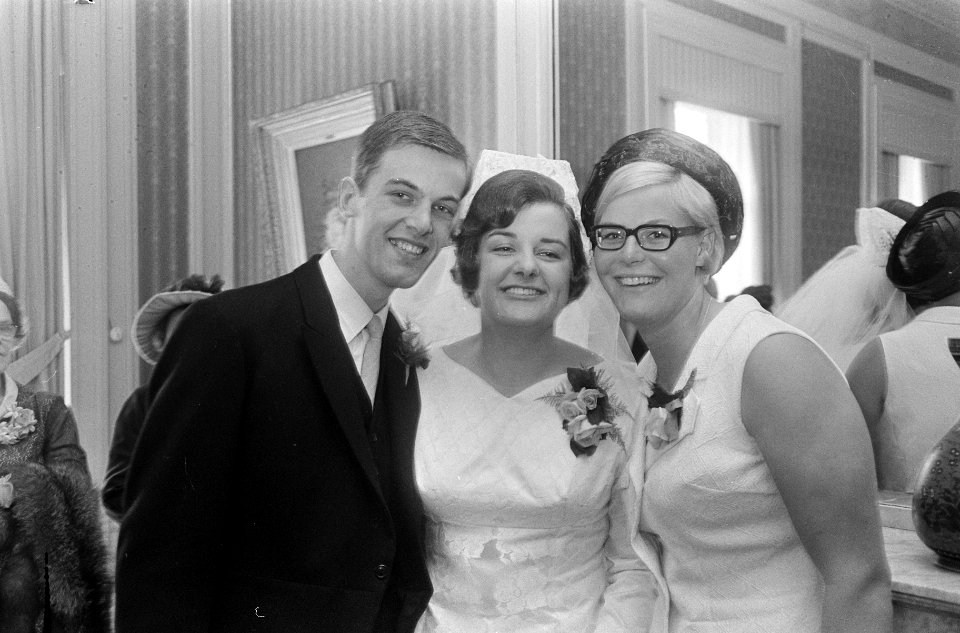 Rechts van Erica Terpstra Ada Kok, Bestanddeelnr 920-3984