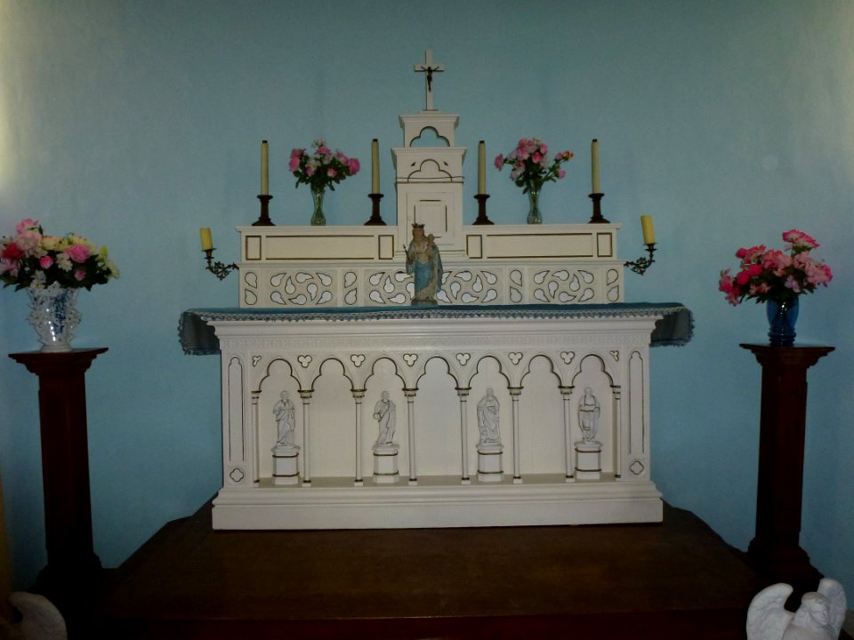 Recques-sur-Hem (Pas-de-Calais) Chapelle Notre-Dame-des-Bois, l'autel
