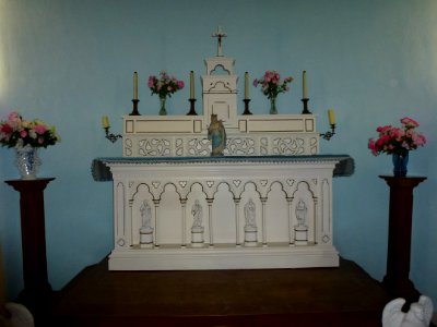 Recques-sur-Hem (Pas-de-Calais) Chapelle Notre-Dame-des-Bois, l'autel