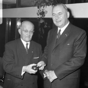 Rechts de nieuwe voorzitter van de KNVB, Dhr. Wim A.G.M. Meuleman, Bestanddeelnr 919-7819