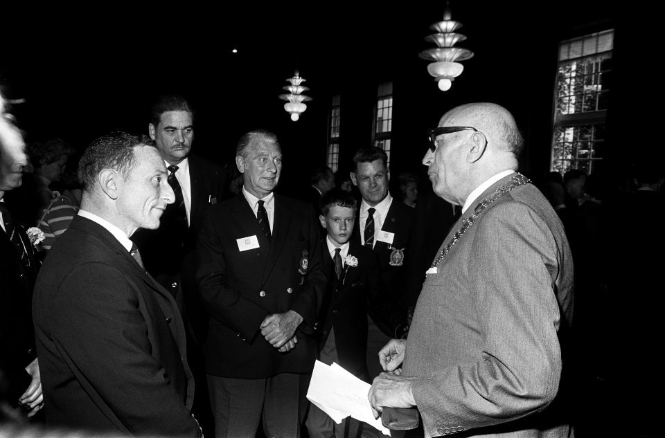 Rechts loco-burgemeester wethouder P.J. Koets, Bestanddeelnr 922-5945