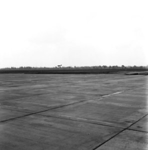 Recreatieterreinen, vliegvelden ed, platforms, vliegtuigen, Luchthaven Rotterd, Bestanddeelnr 163-1259