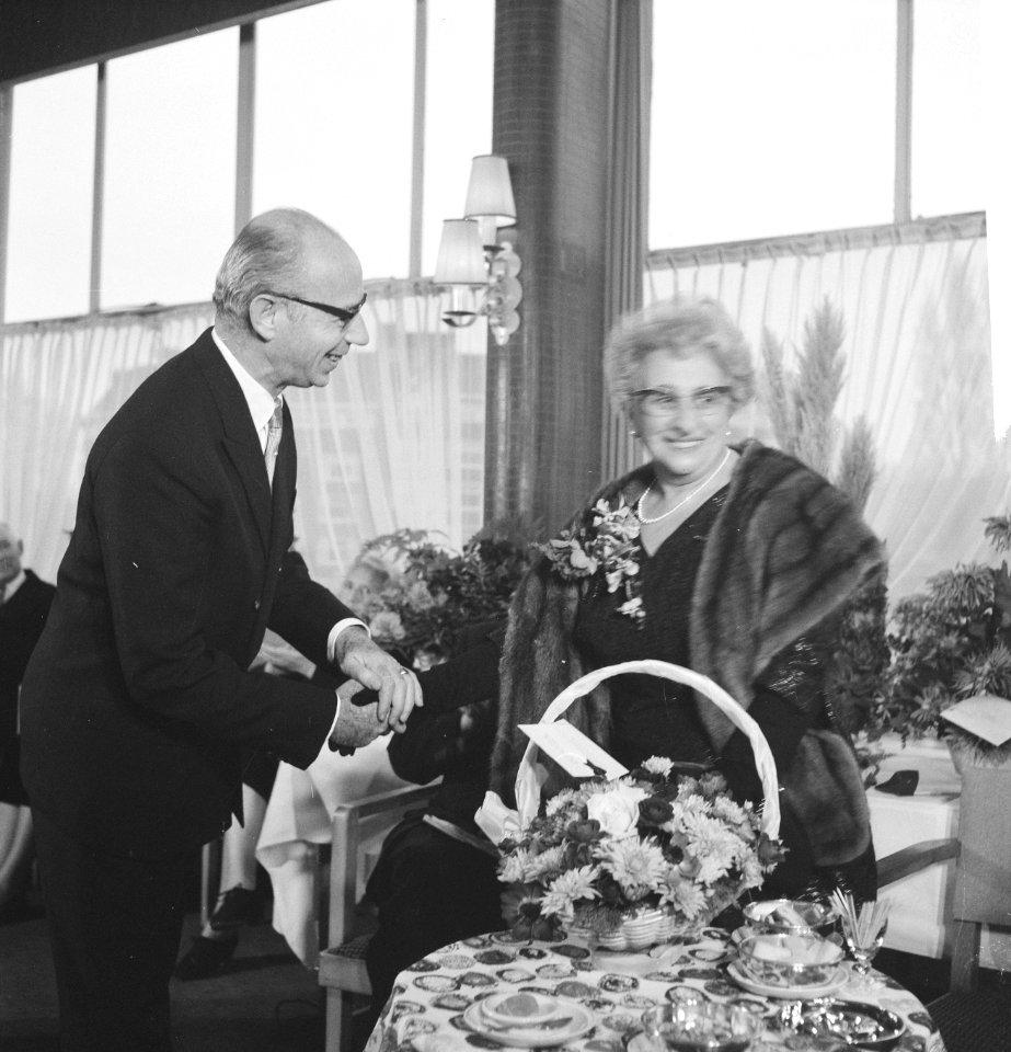 Receptie Rosa Spier (70e verjaardag) in Apollo-paviljoen De Israëlische ambassa, Bestanddeelnr 913-1561