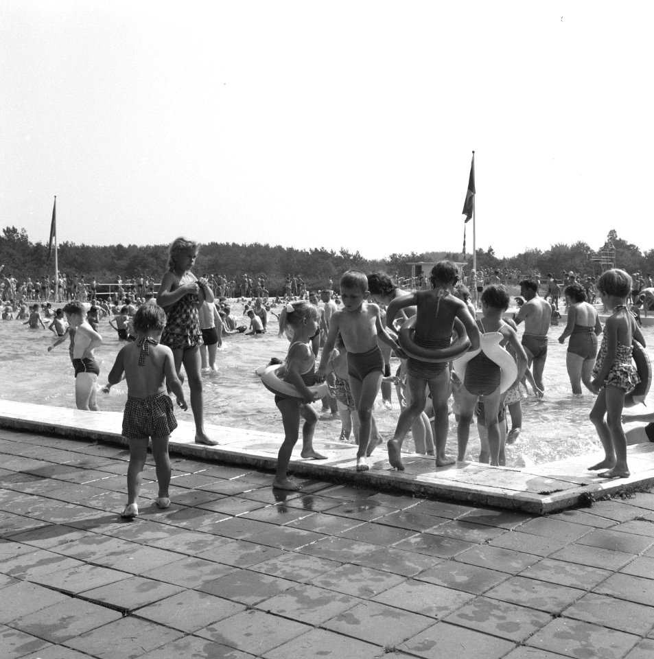 Recreatieterreinen, vliegvelden ed, recreatiecentra, zwembaden, de efteling, Bestanddeelnr 163-0988