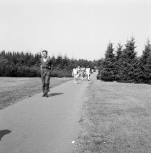 Recreatieterreinen, vliegvelden ed, recreatiecentra, wandelpaden, mensen, de e, Bestanddeelnr 163-0992