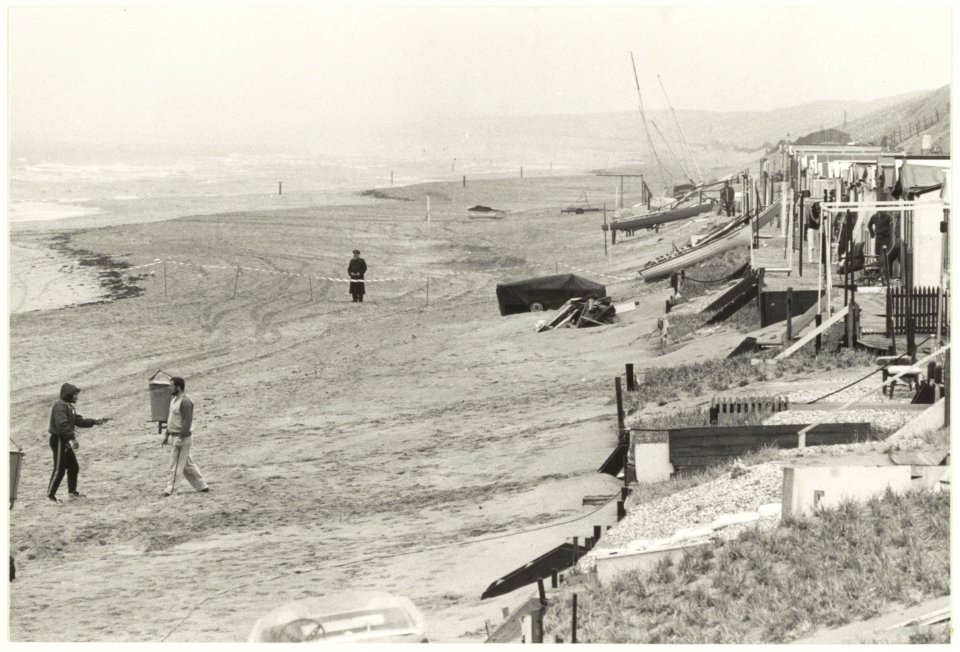 Reconstructie strandmoord ter hoogte van kampeervereniging de Zeemeeuwen op het Bloemendaalsestrand. NL-HlmNHA 54015774
