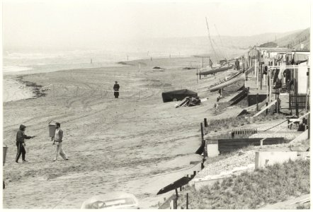 Reconstructie strandmoord ter hoogte van kampeervereniging de Zeemeeuwen op het Bloemendaalsestrand. NL-HlmNHA 54015774