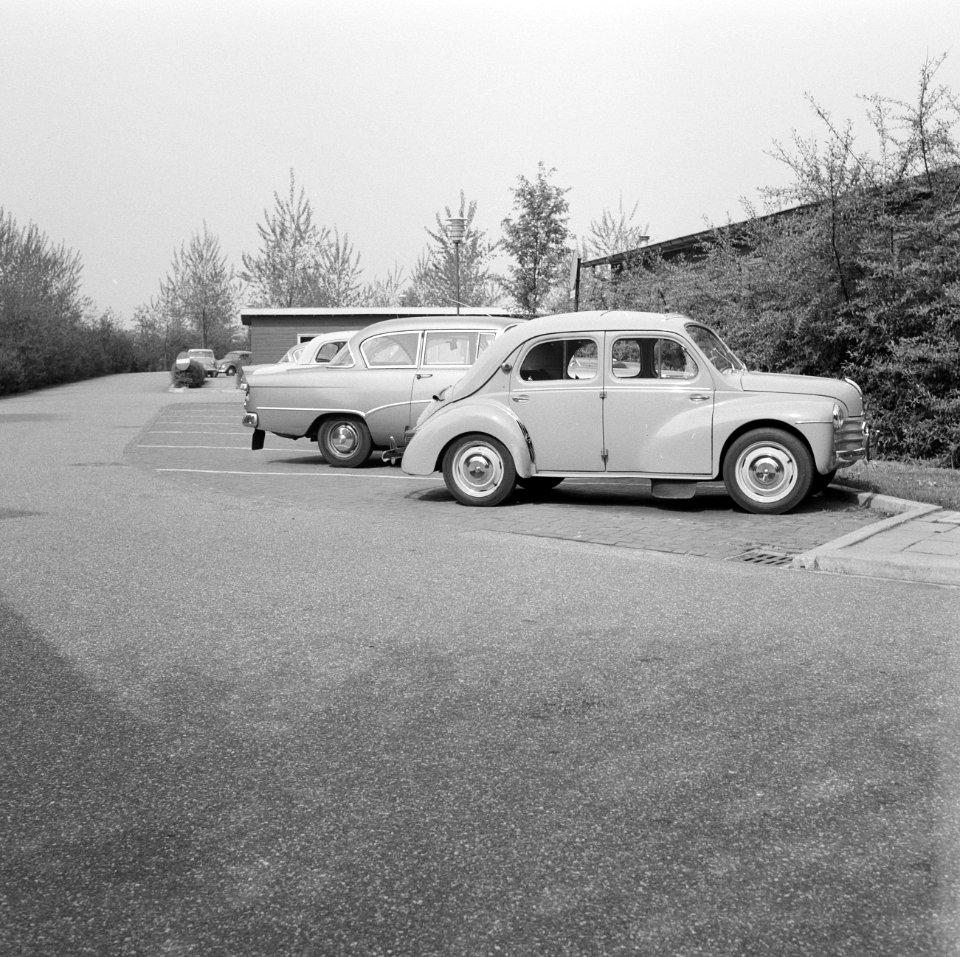 Recreatieterreinen, vliegvelden ed, parkeerterreinen, ziekenhuizen, auto's, di, Bestanddeelnr 163-0927