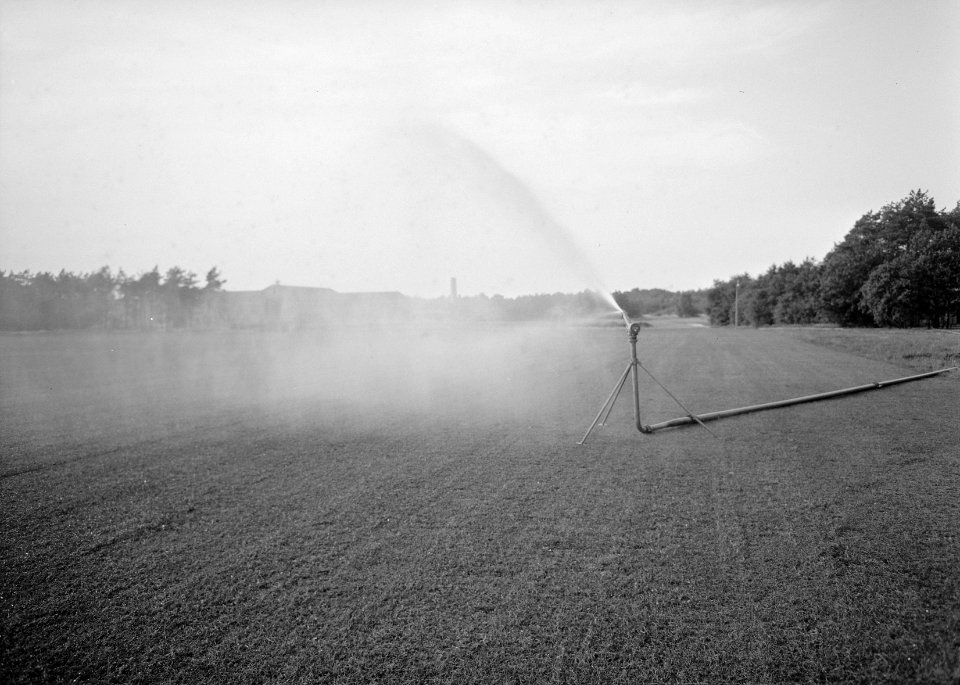 Recreatieterreinen, vliegvelden ed, sportvelden, beregeningsapparaten, klooste, Bestanddeelnr 163-0546