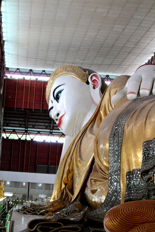 Reclining Buddha statue in Chaukhtatgyi Buddha temple Yangon Myanmar (6)