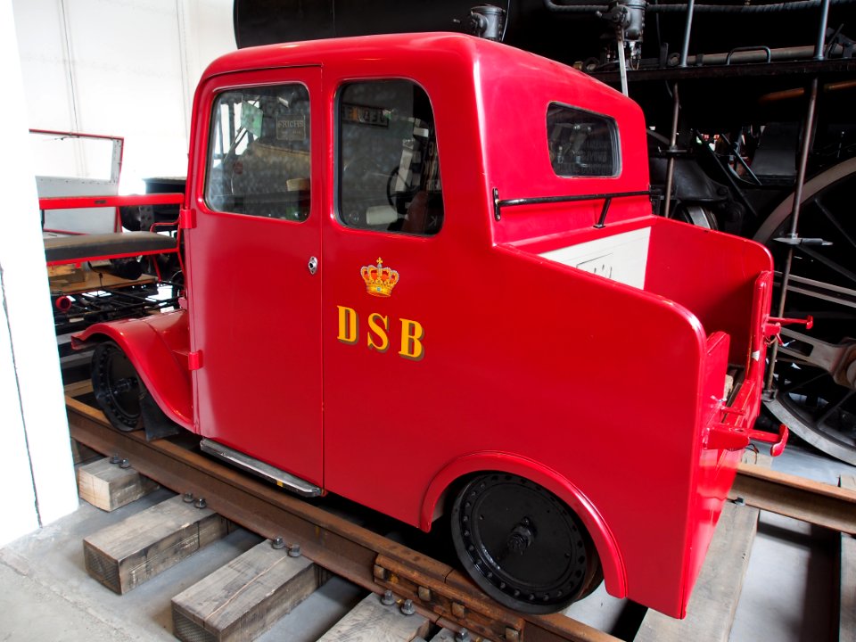 Red DSB trolley pic1