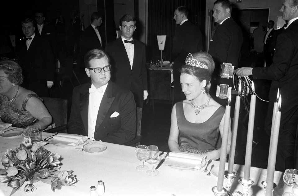 Rechts prinses Irene, links M.W.J. van Vollenhoven (broer van mr. Pieter van Vol, Bestanddeelnr 919-9507