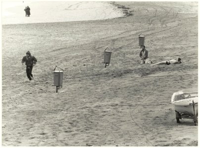 Reconstructie strandmoord ter hoogte van kampeervereniging de Zeemeeuwen op het Bloemendaalsestrand. NL-HlmNHA 54015777
