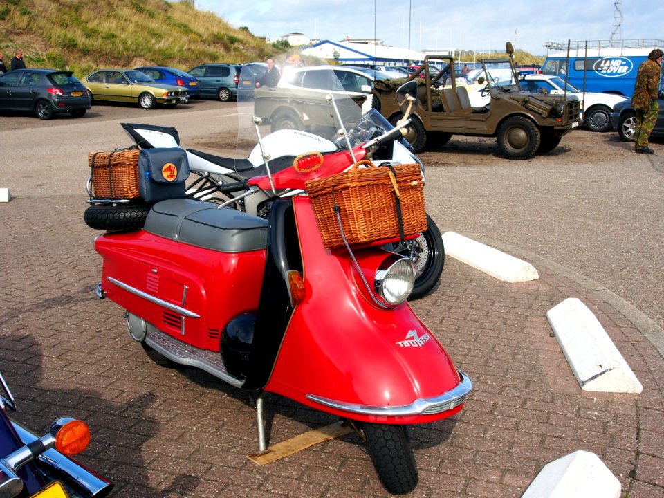 Red Heinkel tourist pic2