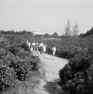 Recreatieterreinen, vliegvelden ed, recreatiecentra, wandelpaden, mensen, de e, Bestanddeelnr 163-0990