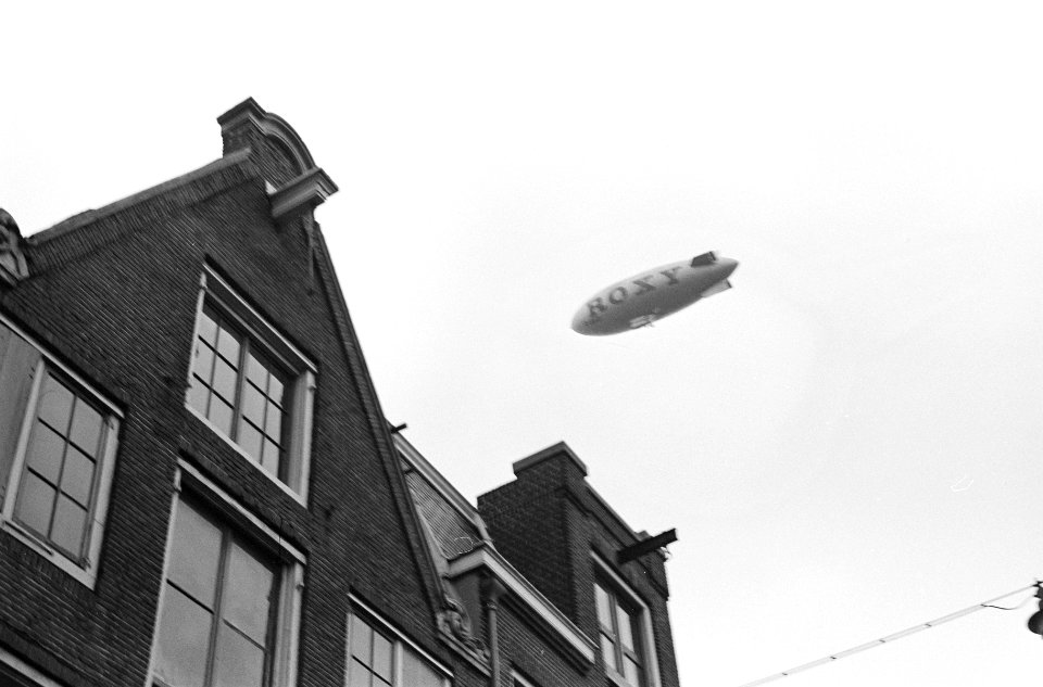 Reclame-zeppelin boven Amsterdam, Bestanddeelnr 913-8226