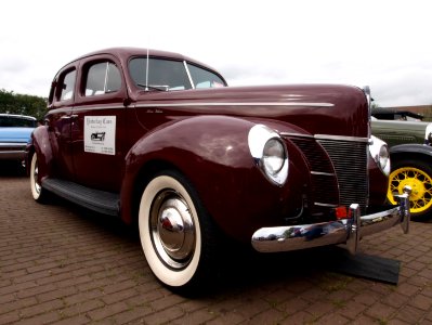 Red Ford Deluxe p1