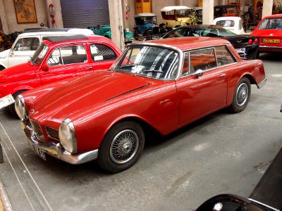Red Facel Vega Facellia