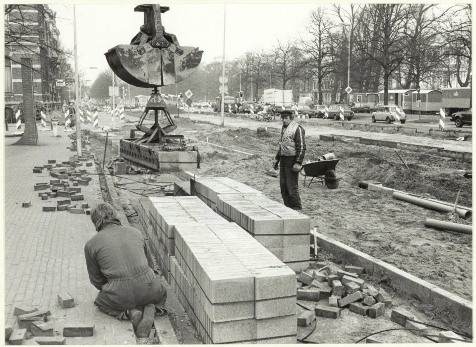 Reconstructie van de Dreef. Foto Reorganisatie en aanleg van een nieuw fietspad. NL-HlmNHA 54023339