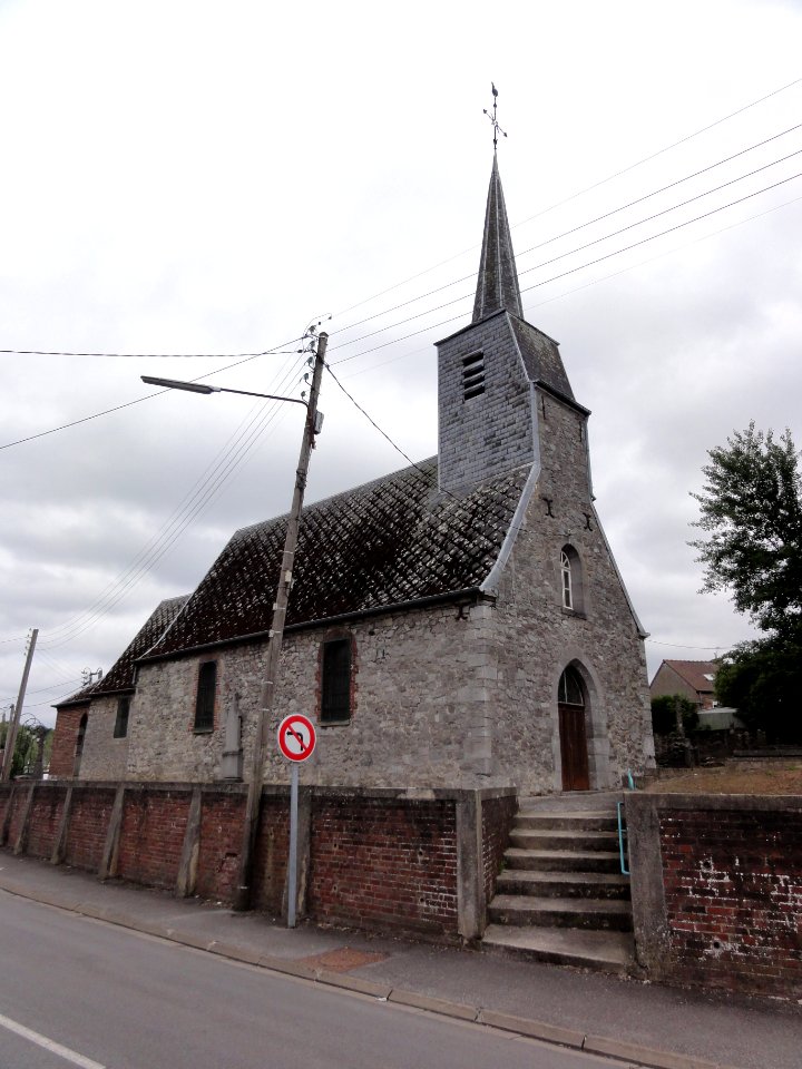 Recquignies (Nord, Fr) église de Roc, coté rue
