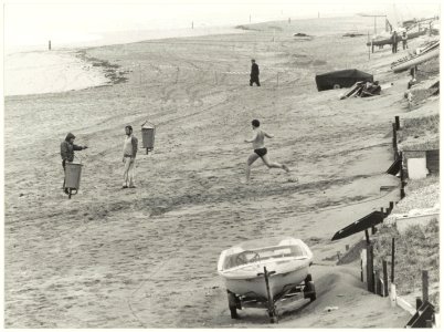 Reconstructie strandmoord ter hoogte van kampeervereniging de Zeemeeuwen op het Bloemendaalsestrand. NL-HlmNHA 54015775