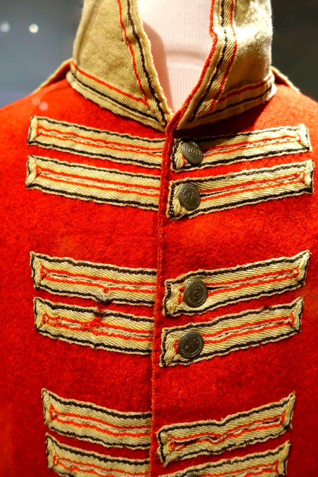Red coat for 104th Regiment, British, detail, c. 1812, wool, cotton, brass buttons - Cape Ann Museum - Gloucester, MA - DSC01086