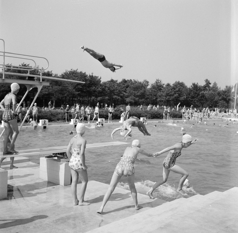 Recreatieterreien, vliegvelden ed, zwembaden, kinderen, de efteling, Bestanddeelnr 250-8008