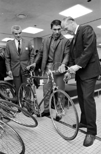 Rechts Jan Derksen , links Omari Phakadze, Bestanddeelnr 920-4201