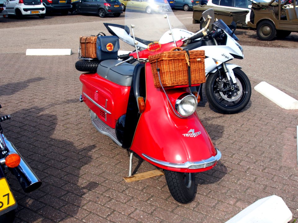 Red Heinkel tourist pic1