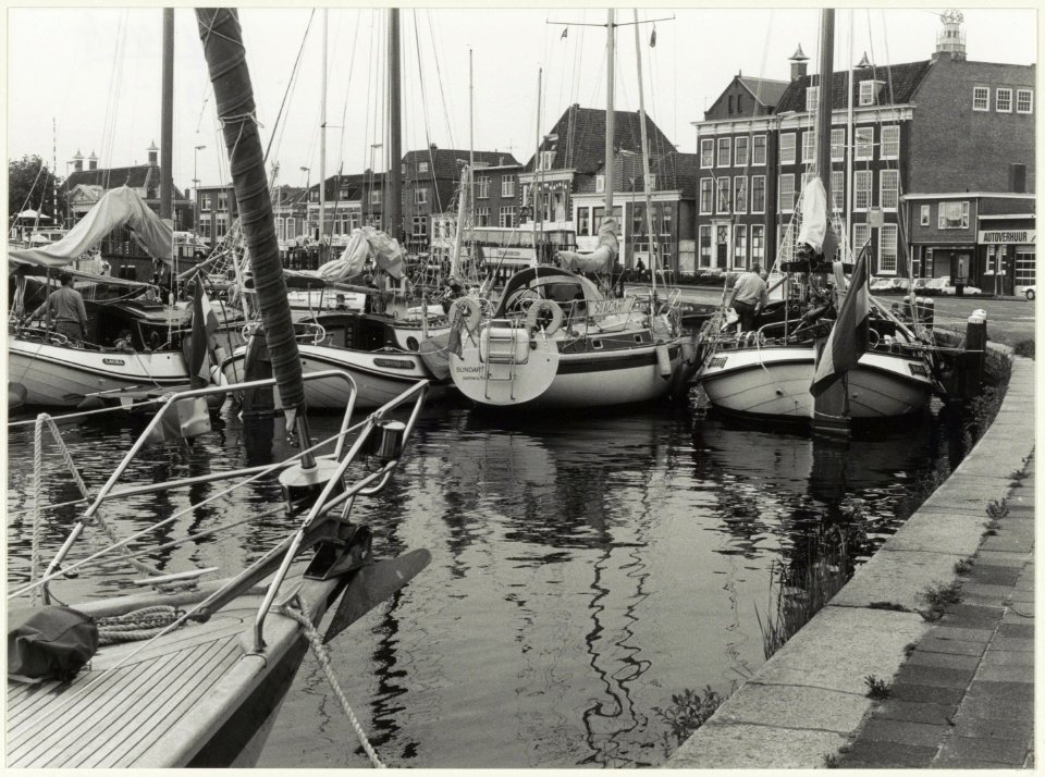Recreatiedrukte op het Spaarne. NL-HlmNHA 54032180